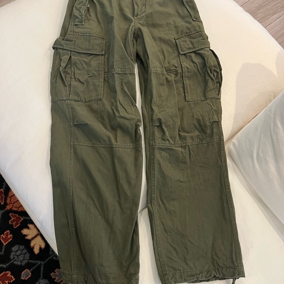 TNA Aritzia Cargo Pants size 4 - Picture 3 of 6